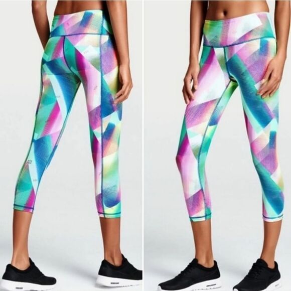 Victoria's Secret Crop Legging Digi Cube Rainbow Cropped High Rise Knockout VSX - Picture 2 of 10